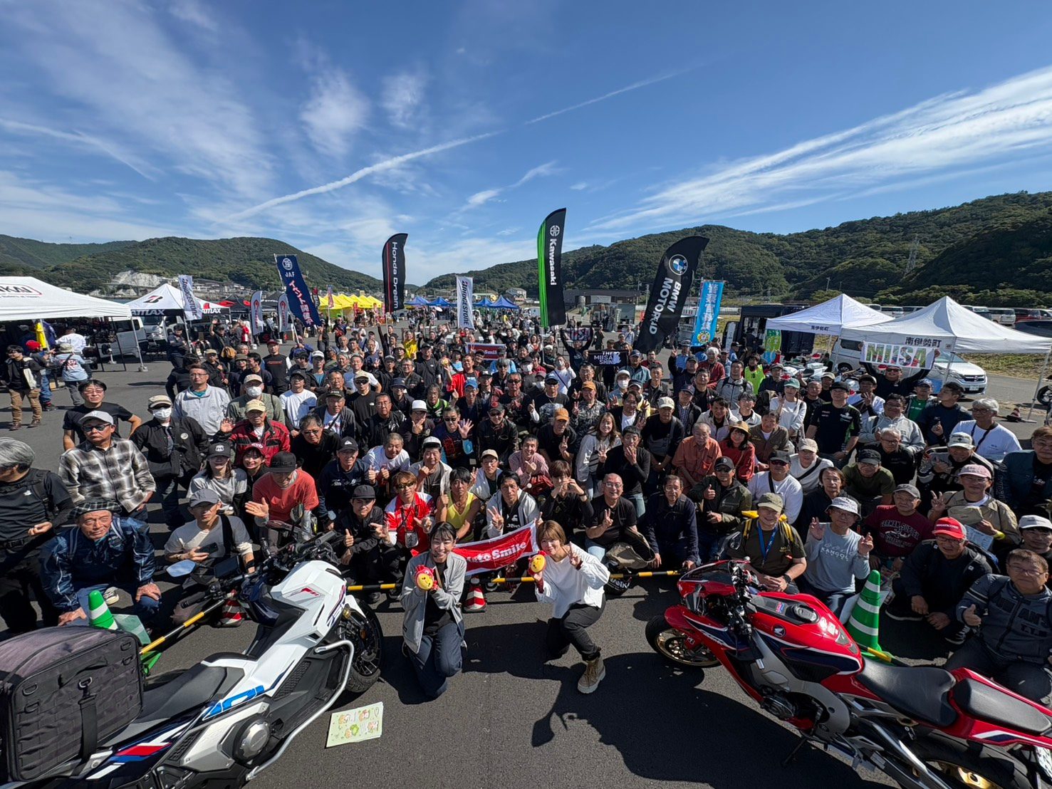 会場に集まったライダーの皆さまとの集合写真